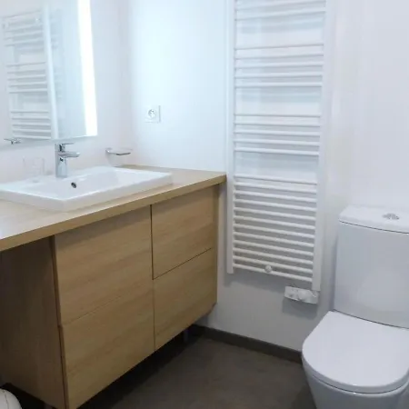 Apartment Bord De Avec Acces Plage, Piscine, Jacuzzi, 1 Chambre, Animaux Admis, Parking Inclus - Fr-1-194-253